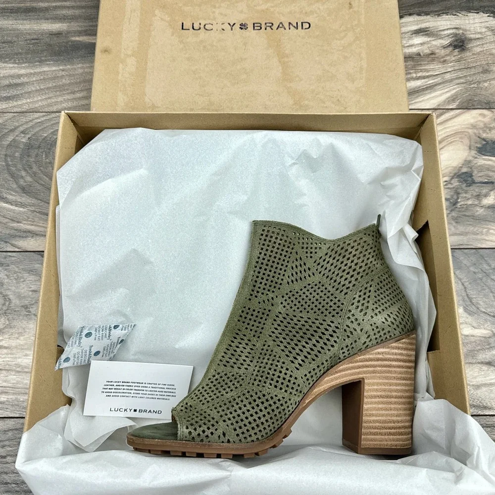 NIB Lucky Brand Vacob 9M Open Toe Perforated Block Heel Ankle Bootie Olive Suede - Picture 11 of 13